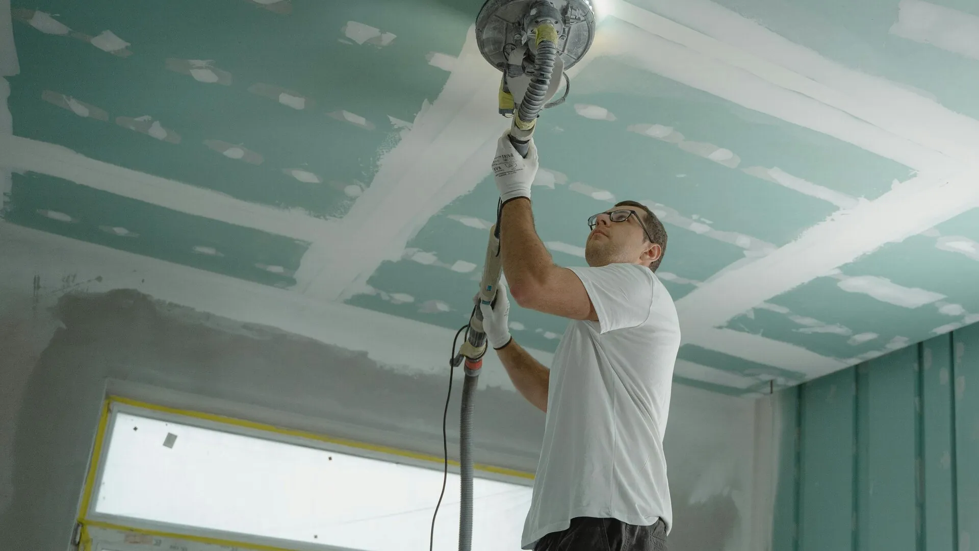 Professional drywall finishing contractor working on ceiling in Emmett, Idaho